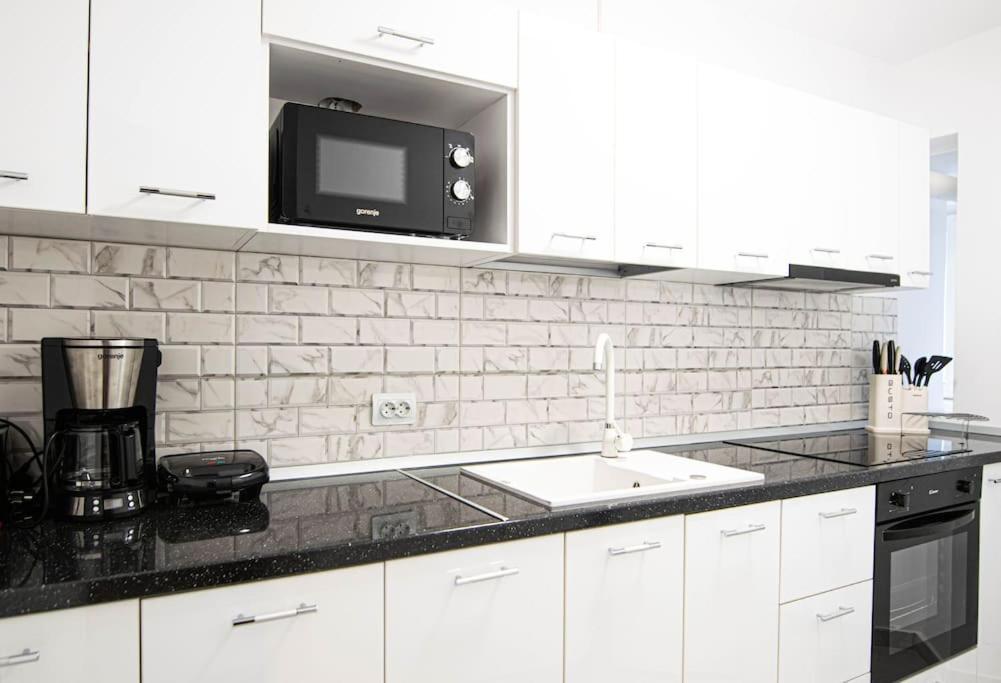 Ultra Central Luxury 3Br 2Bath Apt & Amazing Views Бухарест Екстер'єр фото