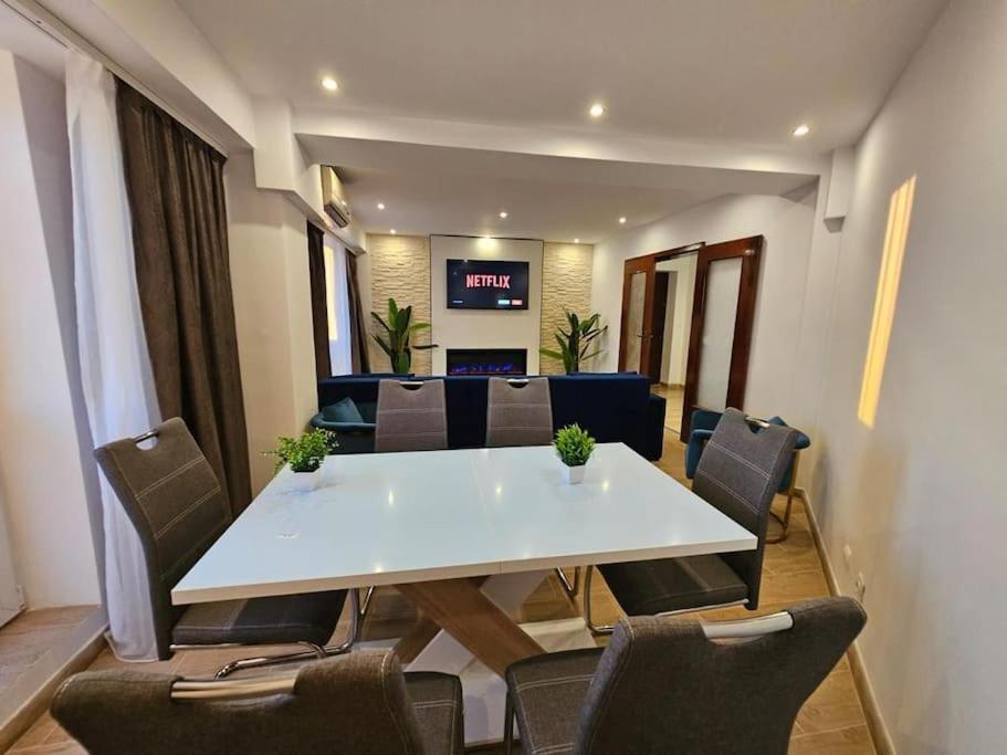 Ultra Central Luxury 3Br 2Bath Apt & Amazing Views Бухарест Екстер'єр фото